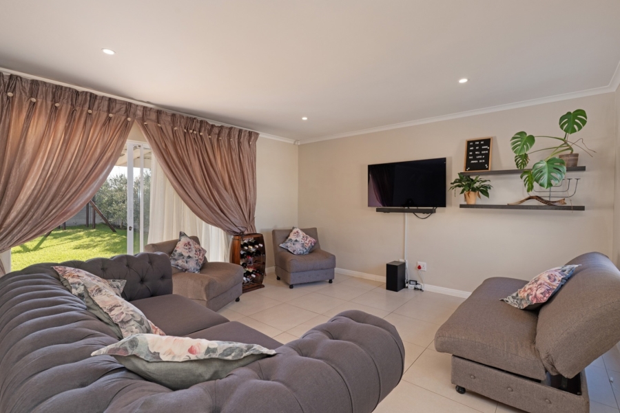 4 Bedroom Property for Sale in Sunningdale Western Cape